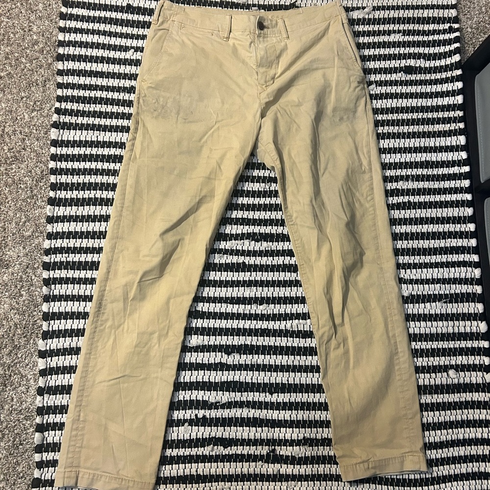American Eagle light khakis : size 32x34